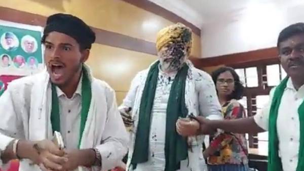 பெங்களூரில் கறுப்பு மை வீச்சு 