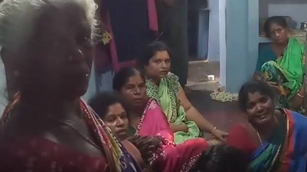 மாணவியை தேற்றிய உறவினர்கள் 