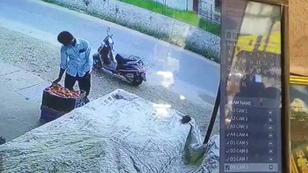 யார் அந்த நபர்? 
