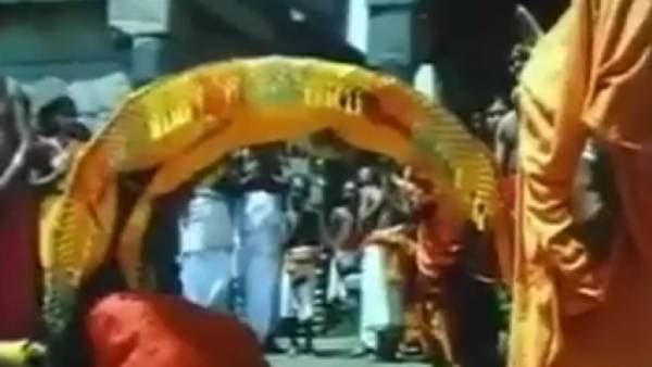 சோசியல் மீடியாவில் வேதம் புதிது 