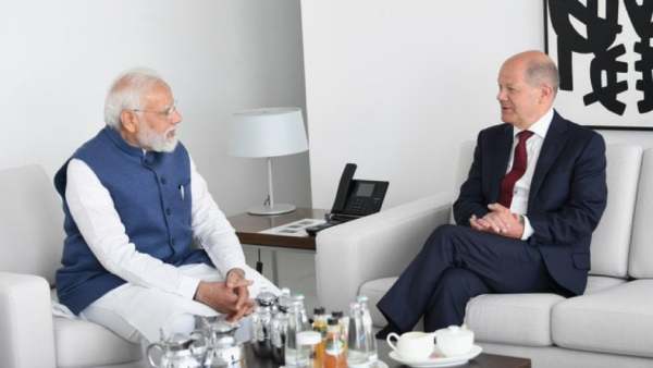 போலியான படம் போலியான படம்