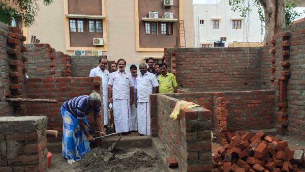 சமூக வலைதளங்களில் கிண்டல் 