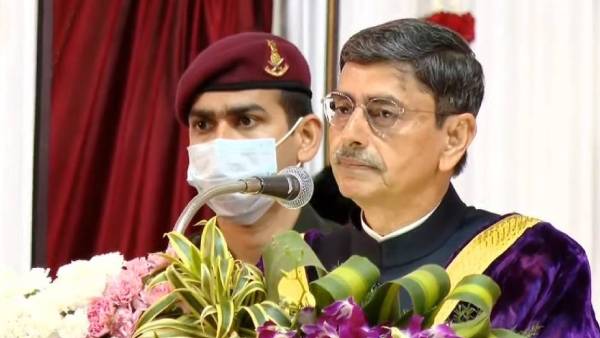 தமிழ் இருக்கை அமைக்க வேண்டும் 