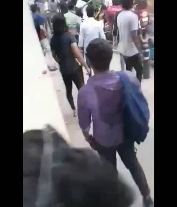 சரமாரி தாக்குதல் சரமாரி தாக்குதல்