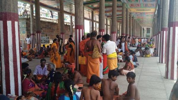 சிவனடியார்கள் கூட்டம் 