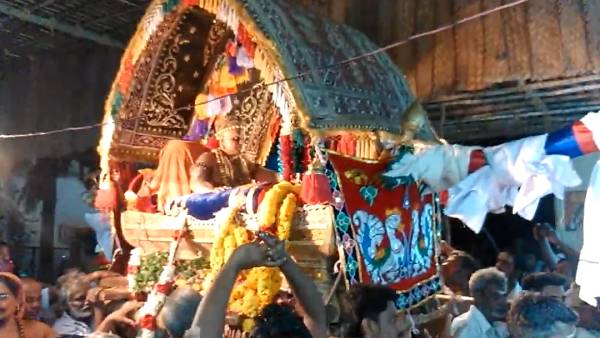  பல்லக்கு தூக்கும் நிகழ்ச்சி 