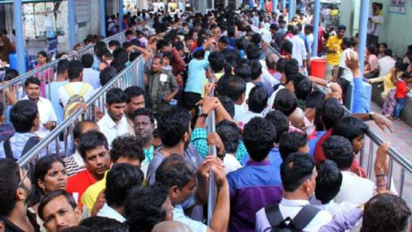 பல மணி நேரம் காத்திருப்பு 