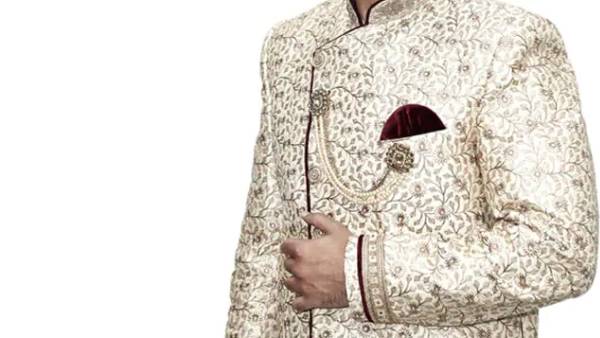 ஆடைக்கு எதிர்ப்பு