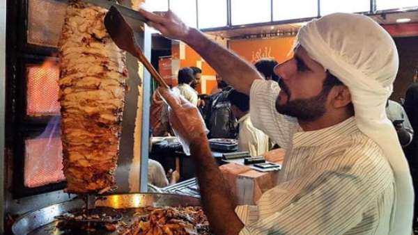 ஆயிரக்கணக்கில் கடைகள் ஆயிரக்கணக்கில் கடைகள்