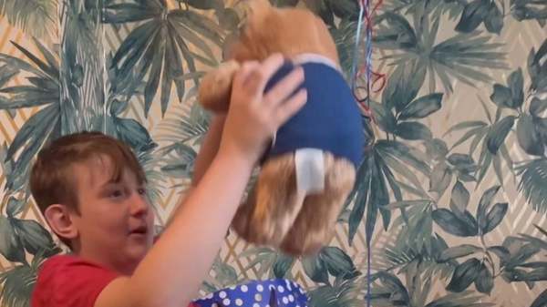 பிரிட்டன் சிறுவன் பிரிட்டன் சிறுவன்