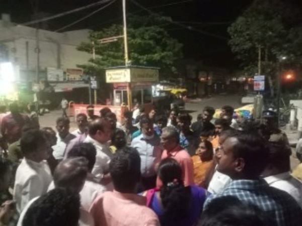 மக்கள் பாராட்டு மக்கள் பாராட்டு