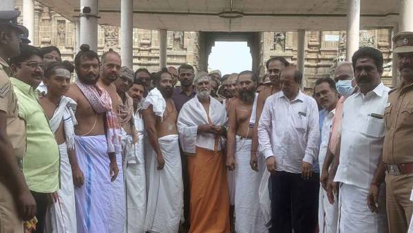 தீட்சிதர்கள் 