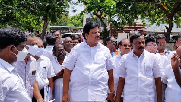 ஒப்பந்ததாரர் மீது புகார் 
