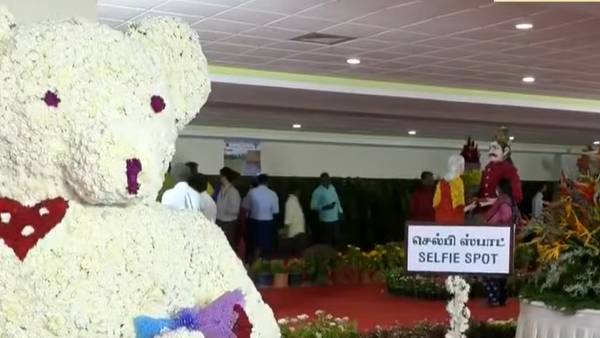 கருணாநிதி, அண்ணா, ஸ்டாலின் சிற்பங்கள் 