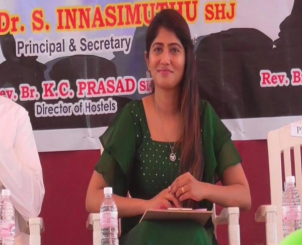 கல்லூரி நிகழ்ச்சியில் ஜுலி