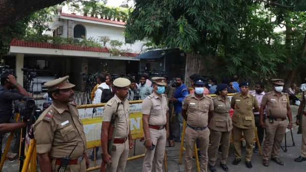 இலங்கை போலீஸ் 