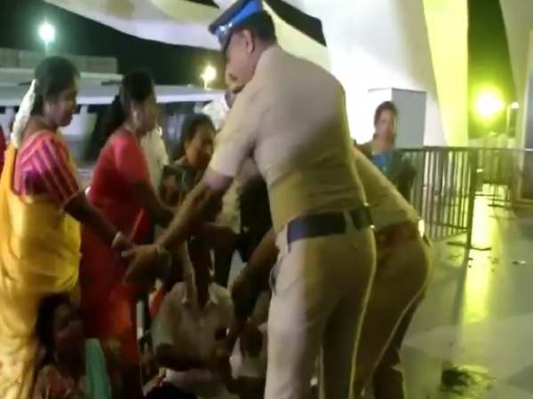 தீக்குளிக்க தொண்டர்கள் முயற்சி தீக்குளிக்க தொண்டர்கள் முயற்சி