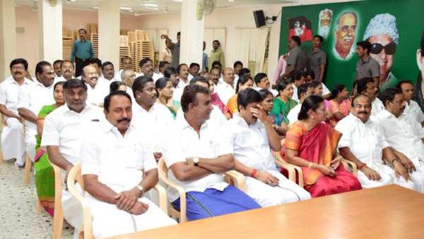 தியாகம் செய்தவர்கள் 