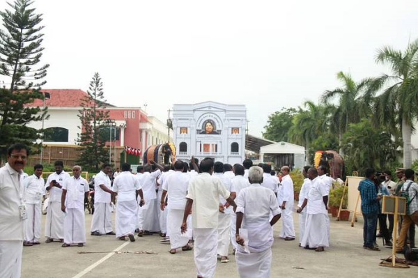 வரவேற்க கூட இல்லை வரவேற்க கூட இல்லை