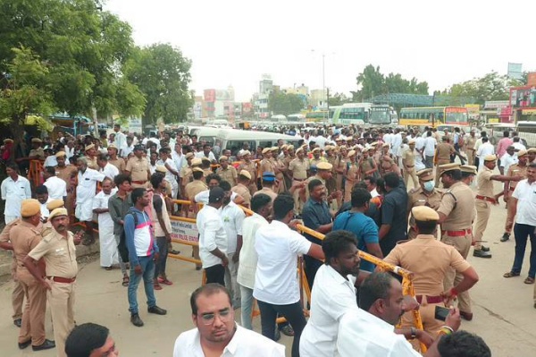 வரலாற்று சிறப்புமிக்க கூட்டம் 