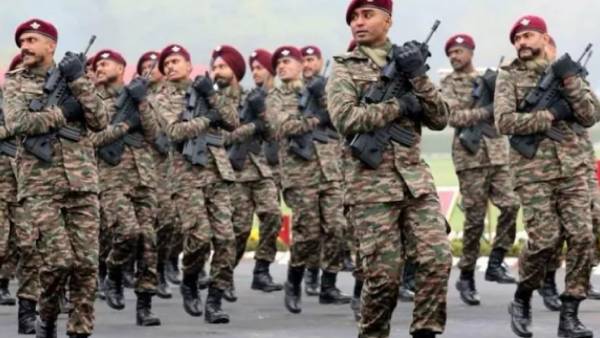 போராடும் இளைஞர்கள் 