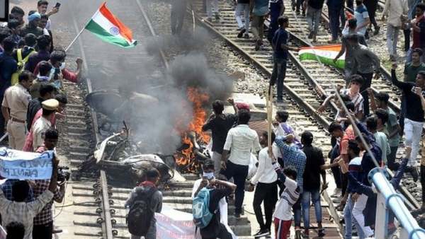 போராட்டம் போராட்டம்