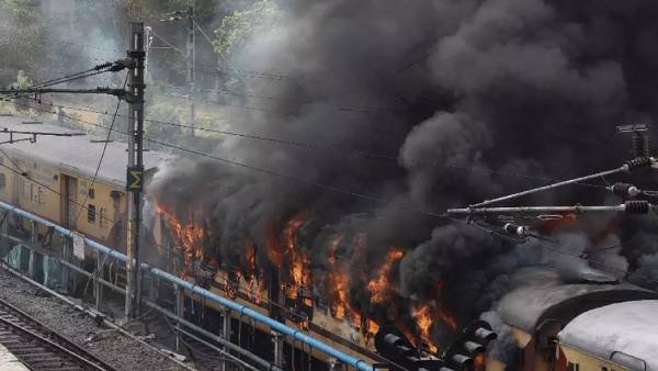 கடும் எதிர்ப்பு கடும் எதிர்ப்பு