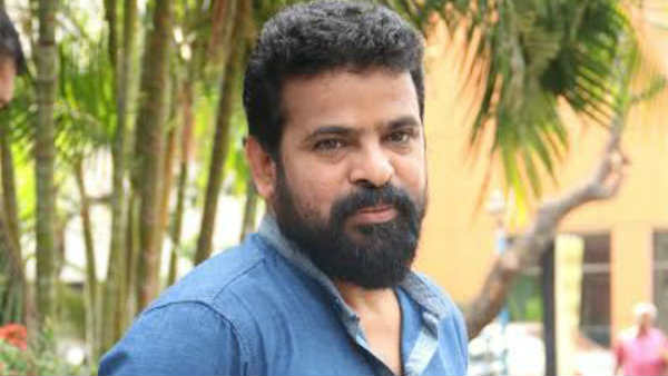 நடிகர்கள் பொறுப்பா இருக்கனும்! இதெல்லாம் தேவையா? கடுப்பான இயக்குனர் அமீர்!  இதுதான் காரணமா? | Director Aamir says Actors must act responsibly in online  rummy ads Director Aamir ...