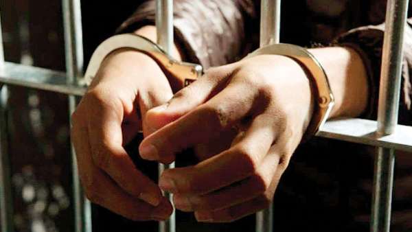  பெண் மேலாளர் கைது 