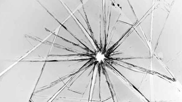 உடைந்த புகைப்படங்கள் 