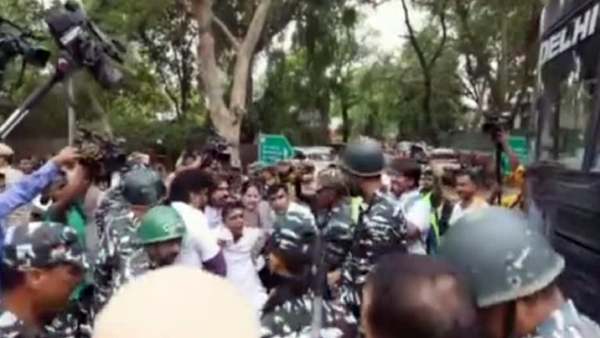 டெல்லி போலீஸ் 
