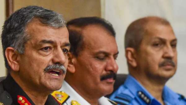 முப்படை தளபதிகள் 