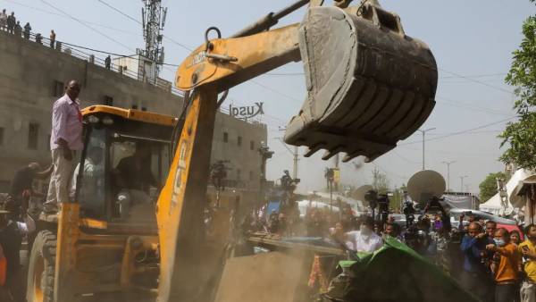 புல்டோசர் அரசியல் 