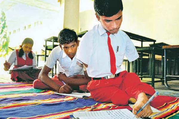 மாற்றுத் திறனாளிகள் மாணவர்கள் 