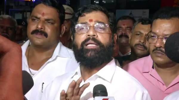 சிவசேனாவில் இருந்து நீக்கம் 