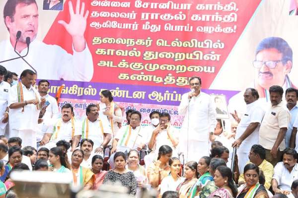 ஆயுதம் ஏந்துவோம் 