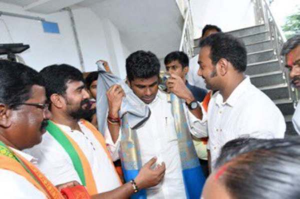  ஆவேச முழக்கம்