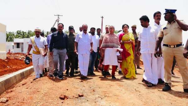 திறந்து வைக்கிறார் 