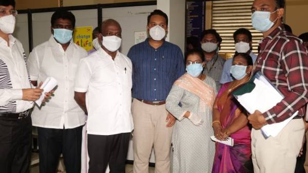 முகக்கவசம் அவசியம் 