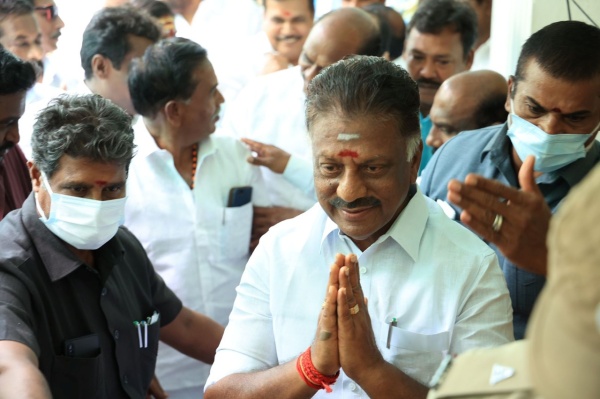அதிமுக அதகளம் 