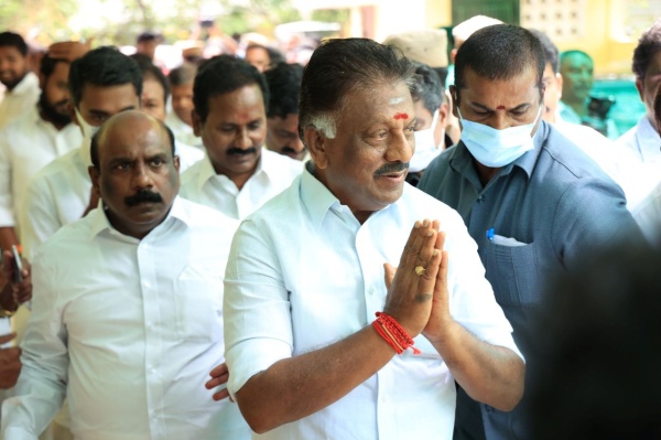  வந்தார் ஓபிஎஸ் 