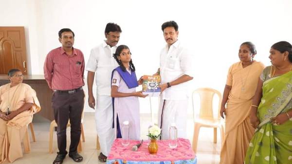  அமைச்சரின் அத்தை 