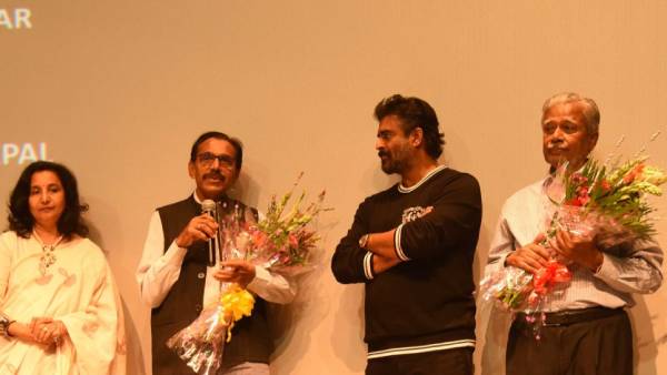 விஞ்ஞானிகளுக்கு சமர்ப்பணம் 