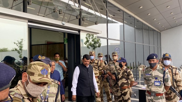 பட்னாவிஸ் டெல்லி பயணம் பட்னாவிஸ் டெல்லி பயணம்