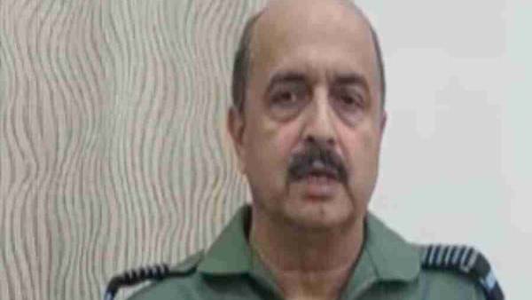 துப்பாக்கிச்சூடு; வீடு ரயில் நிலையம் சூறை 