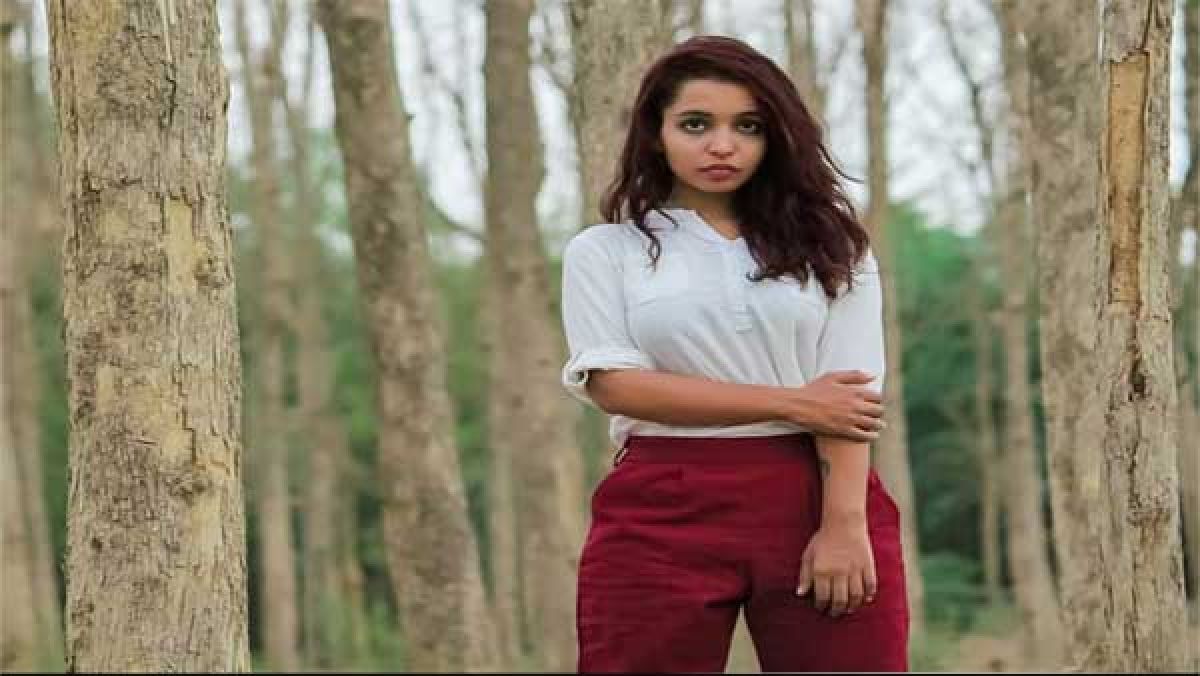 குஜராத் இளம்பெண் குஜராத் இளம்பெண்