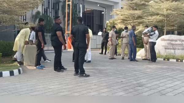 கெடுபிடி அதிகம் கெடுபிடி அதிகம்