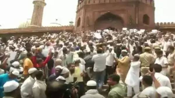 டெல்லியில் வெடித்த போராட்டம் டெல்லியில் வெடித்த போராட்டம்