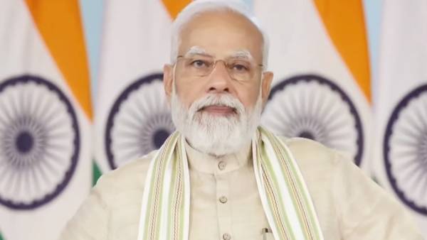 விளக்கமளிக்கும் அதிகாரிகள் 