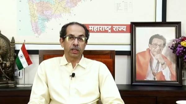 மாளிகையிலிருந்து வெளியேறிய உத்தவ் 